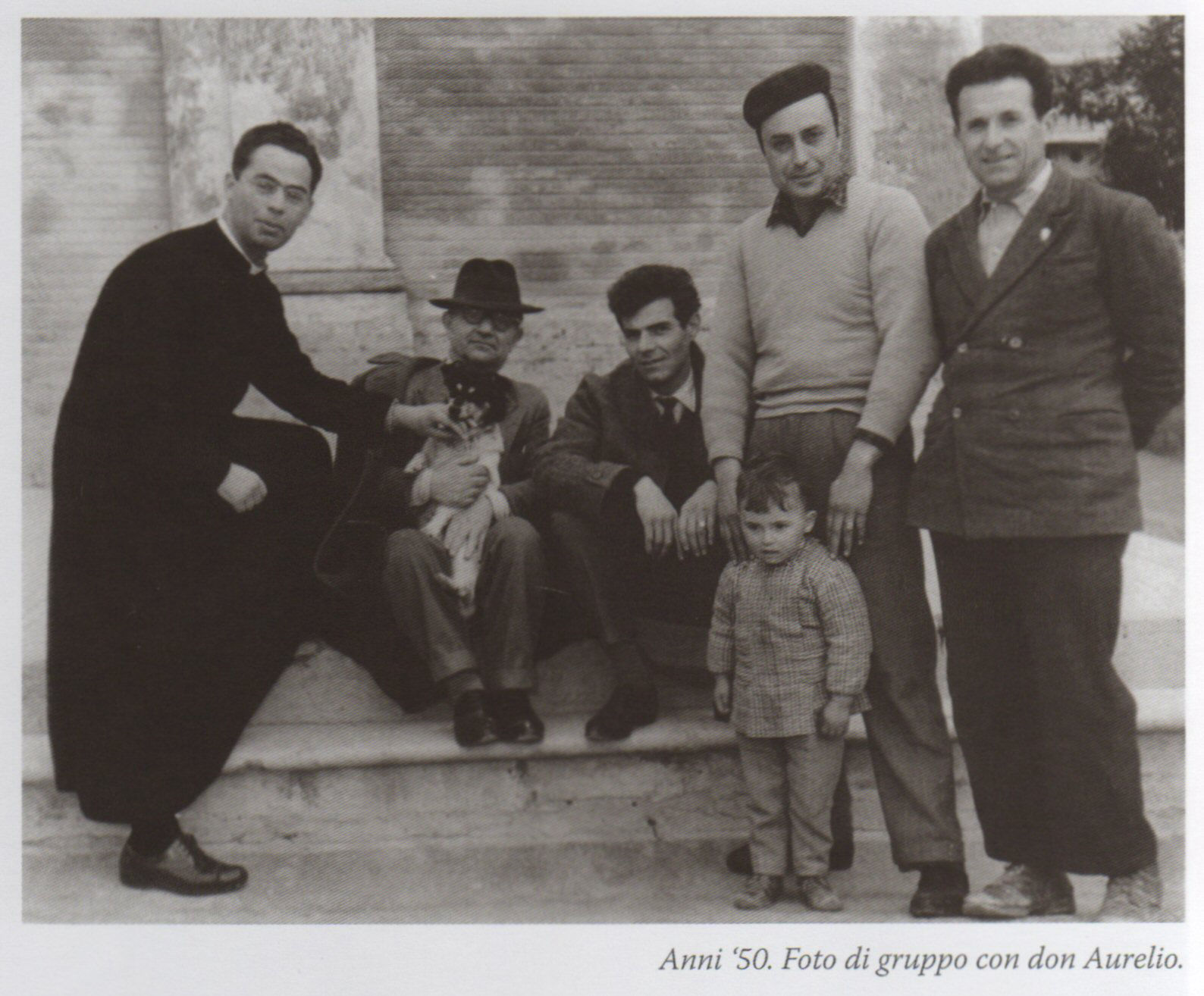 Don Aurelio con alcuni parrocchiani di Ripe
